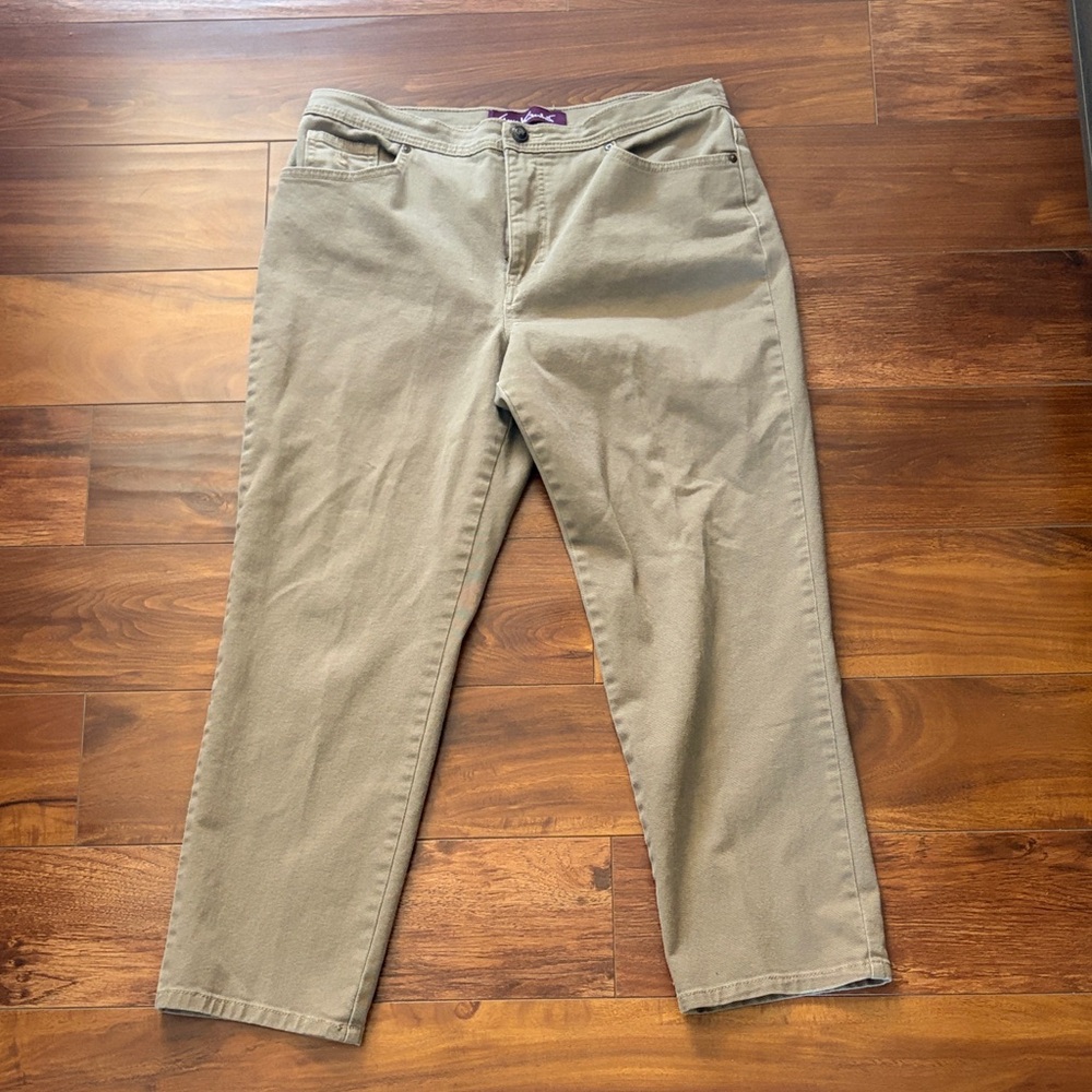 Gloria Vanderbilt Amanda Stylish Beige Jeans Size 14